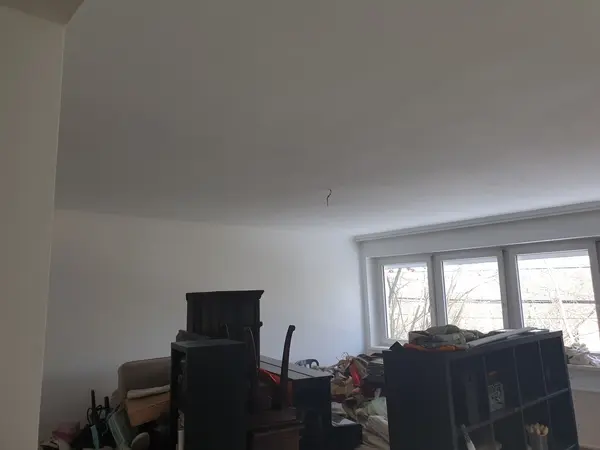Frissen kifestett zuglói lakás tűzeset után