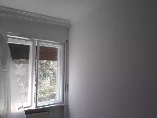 Kis szoba frissítő festése fehér diszperziós festékkel